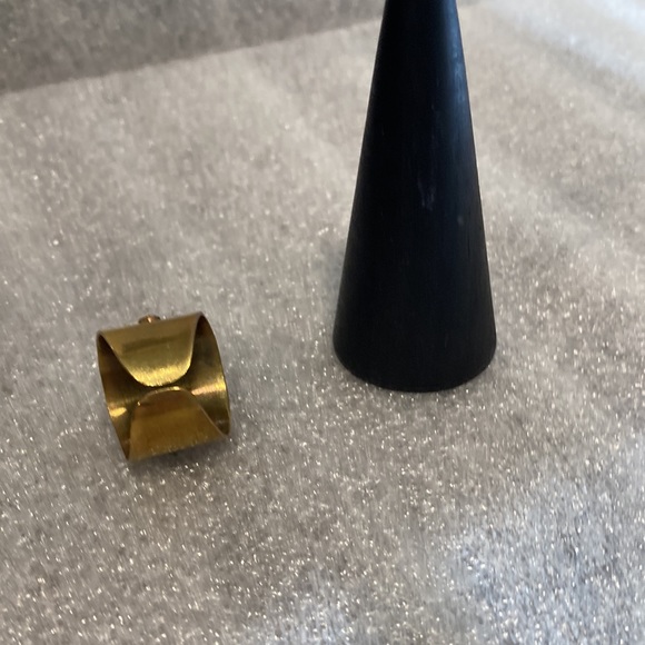 NWOT - Adjustable Style Brass Statement Ring Smooth Black Oval Stone - S⦠- Picture 9 of 14